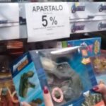 Pareja subsiste vendiendo artesanías en Centro