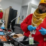 Verstappen: “¿Alonso o Checo Pérez? Es difícil, pero Fernando nunca se rinde y con 42 años sigue ahí”