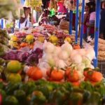 Acusan a Edwin Luna de copiar video a Ariana Grande; “es la versión económica”