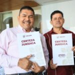 La policía española desaloja a cientos de migrantes de un edificio considerado peligroso