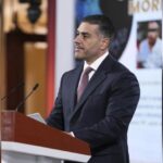 Fátima Bosch se burla de críticos desde lo alto del Empire State